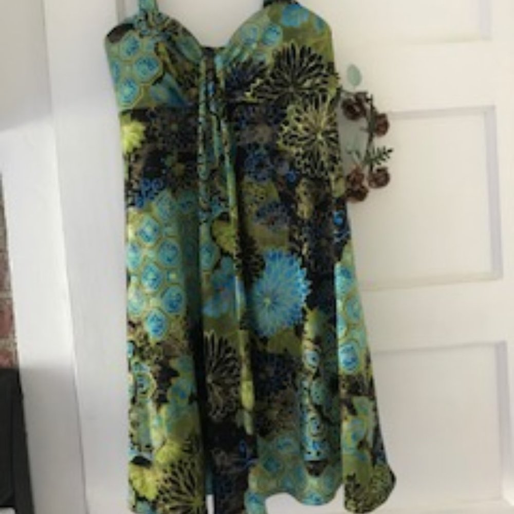 Dress - Picture 4 of 4
